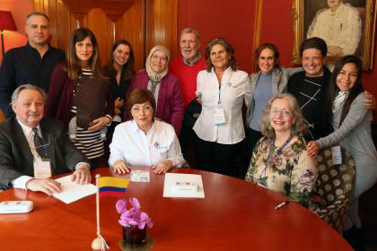Montessori Ecoeducative Foundation of Colombia celebrates signing affiliation agreement with AMI